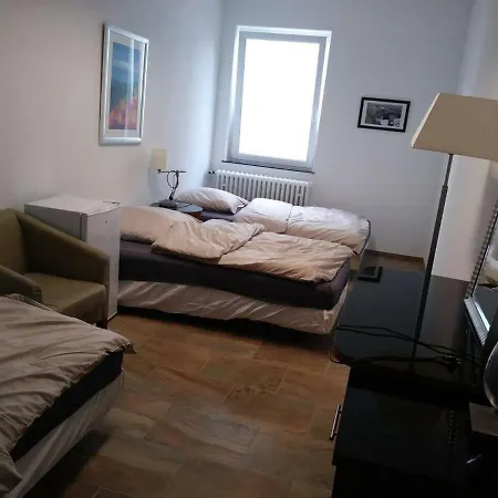 Nyaraló Gastehaus Naher Porsche Fabrik Zimmer/room 16 *