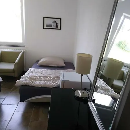 Nyaraló Gastehaus Naher Porsche Fabrik Zimmer/room 16 *